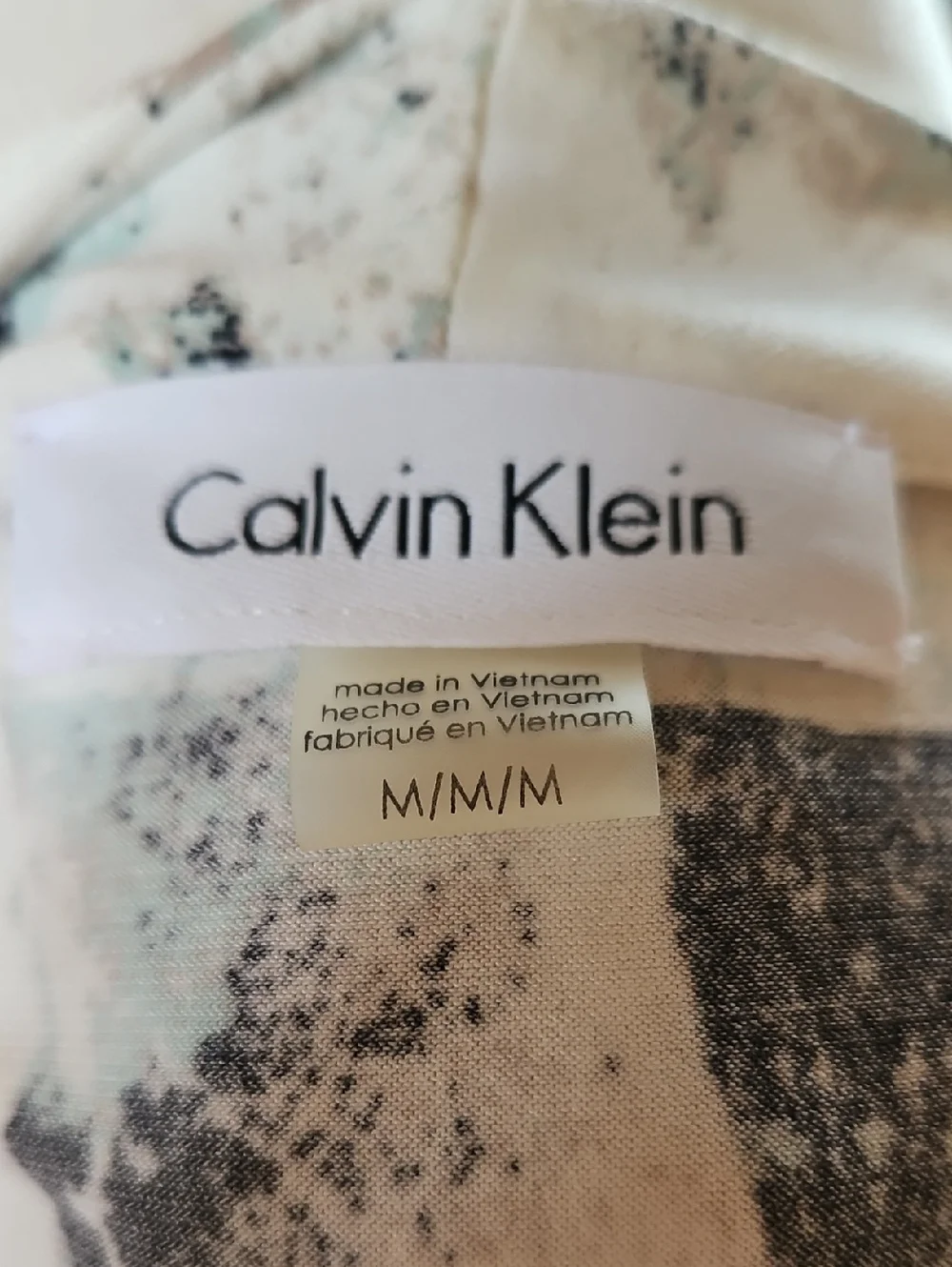 Calvin Klein - Picture 5 of 6
